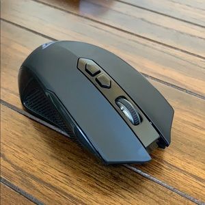 Wireless gaming mouse